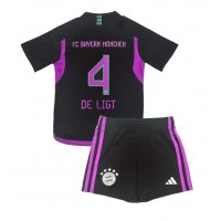 Camiseta Bayern Munich Matthijs de Ligt #4 Segunda Equipación Replica 2023-24 para niños mangas cortas (+ Pantalones cortos)